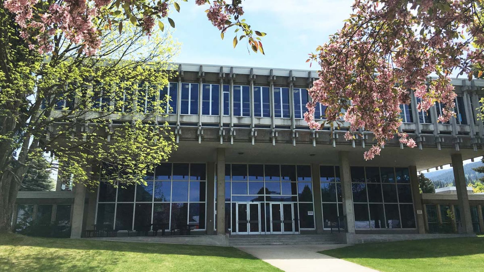 The Castlegar Campus building on a summer day