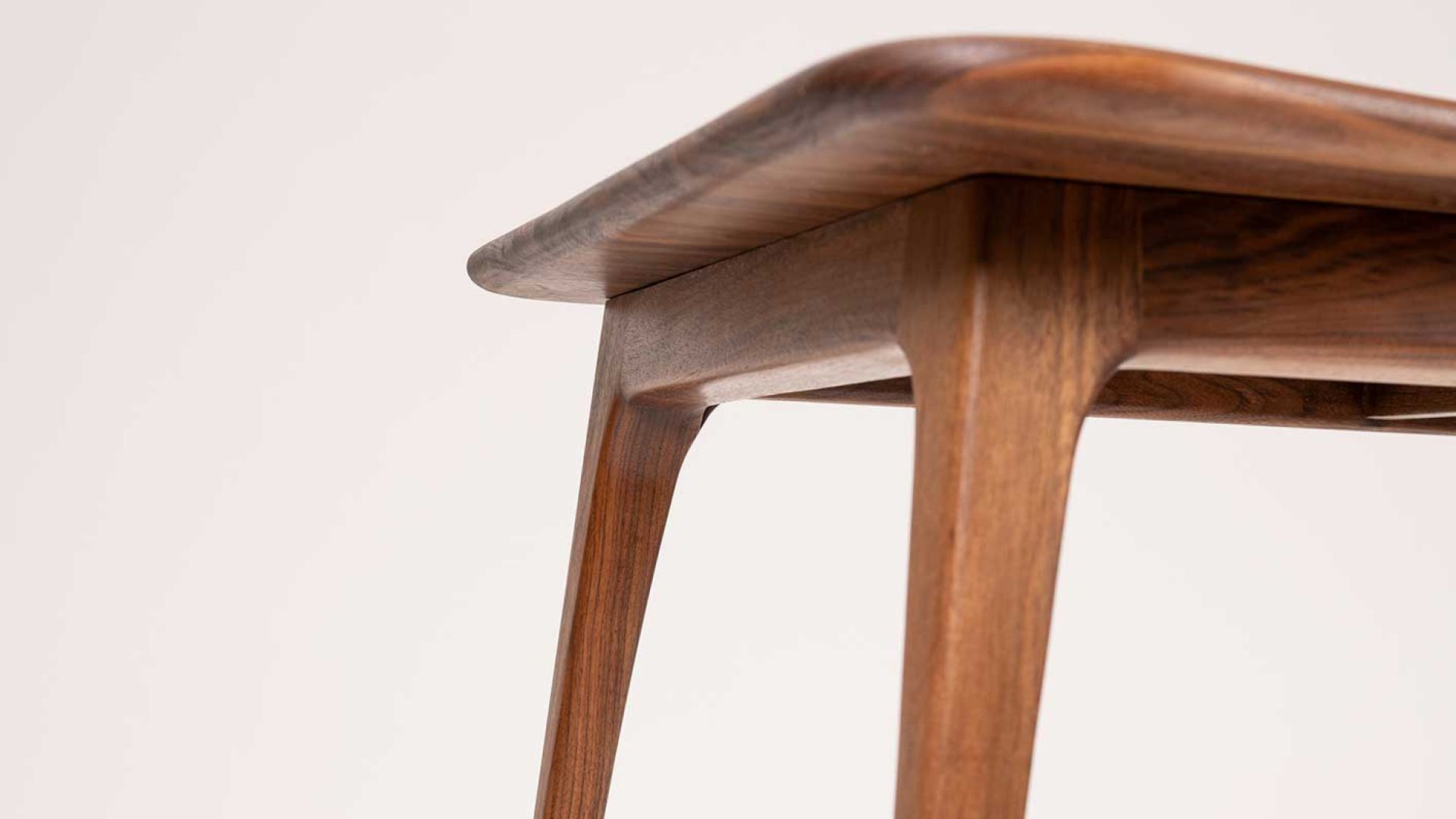 Table side detail by Jacques Beaurain