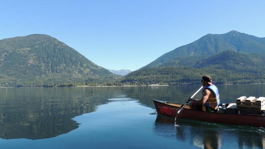 student canoeing on kootenay lake