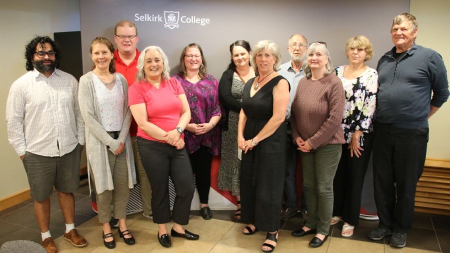 Group of long service employees and retirees who attended the annual dinner