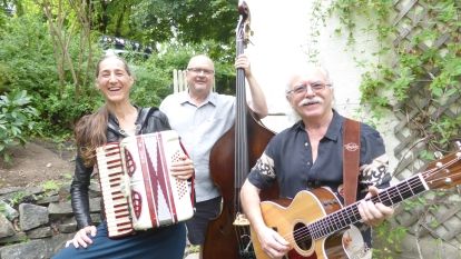 A photo of the three members of the Bill Lynch Trio holding their instruments